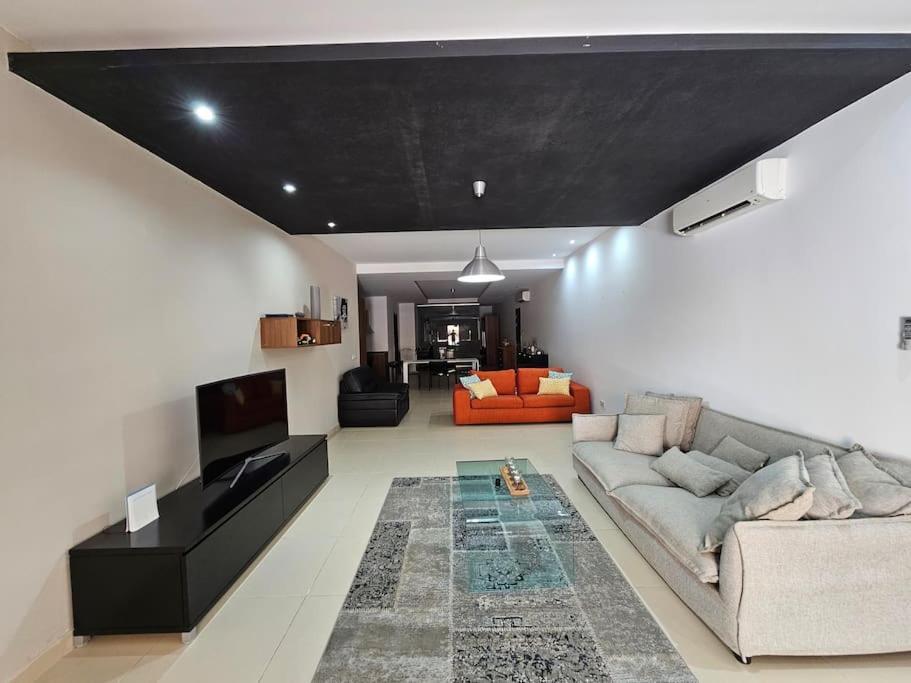 Unique Apartment And Location เบียกุ ภายนอก รูปภาพ