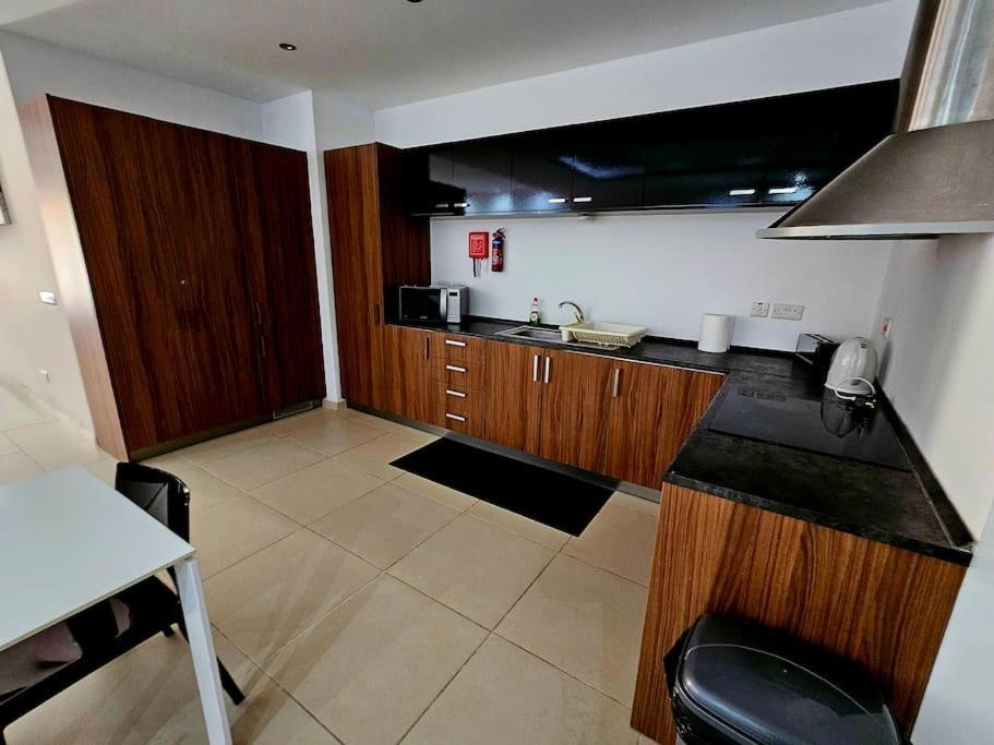 Unique Apartment And Location เบียกุ ภายนอก รูปภาพ