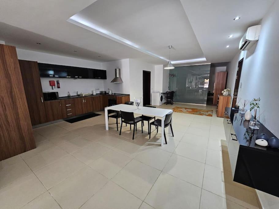 Unique Apartment And Location เบียกุ ภายนอก รูปภาพ
